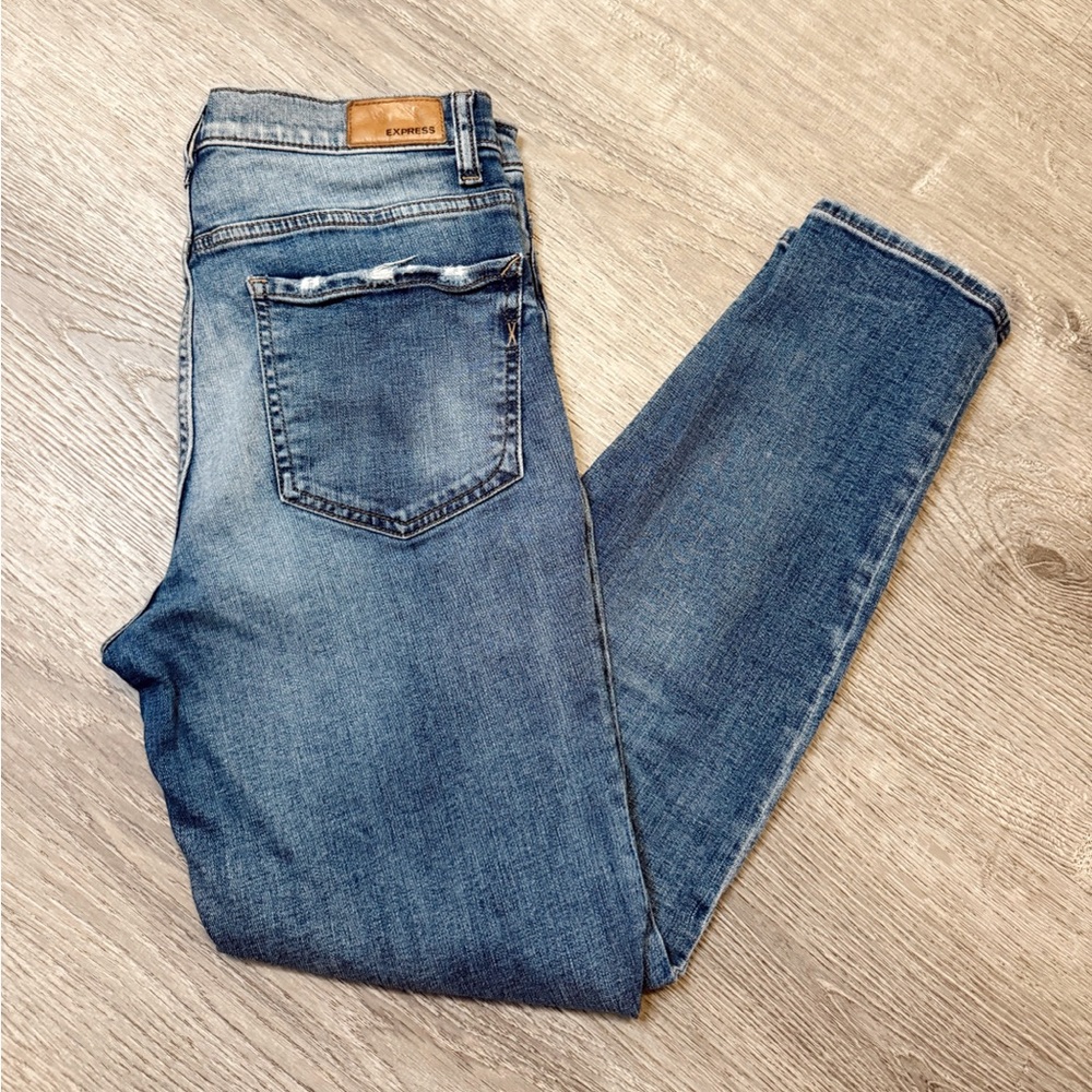 •EXPRESS• DISTRESSED HIGH RISE GIRLFRIEND JEANS